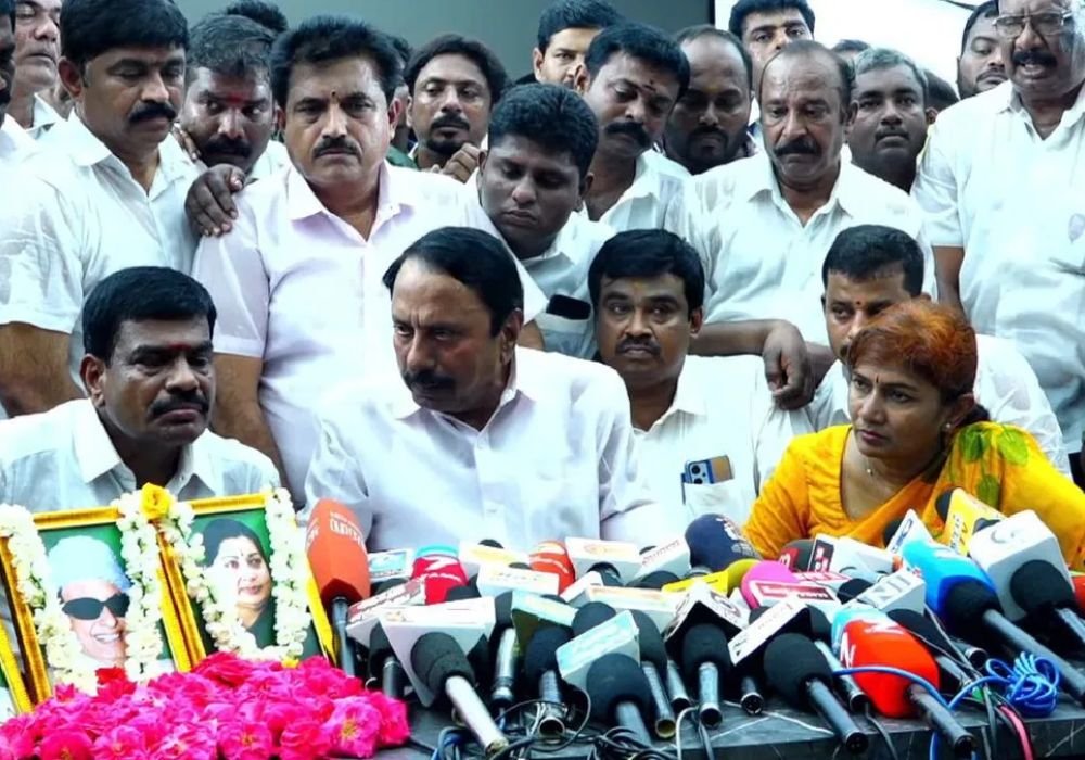 ‘AIADMK should reunite’ - Sengottaiyan insists