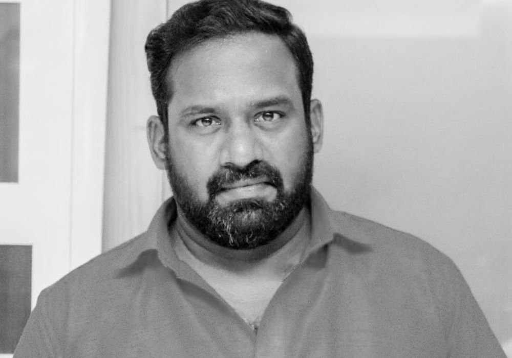 Vijay condoles death of actor Robo Shankar