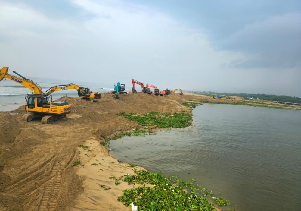 Adyar River dredging work accelerates due to monsoon rains
