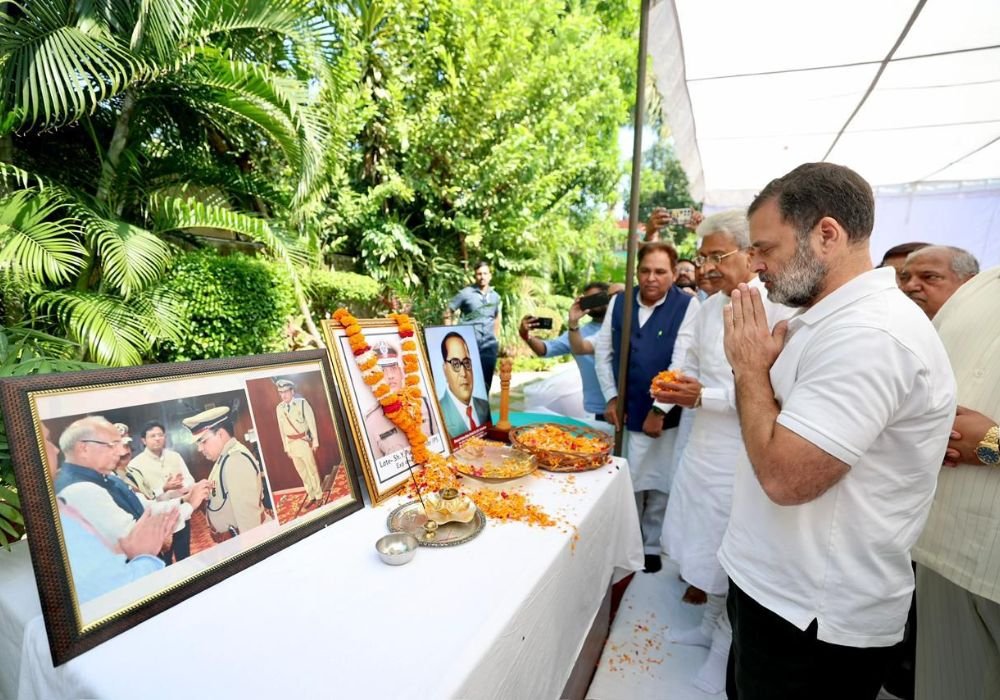 Rahul meets IPS officer Pooran Kumar's family and offers condolences