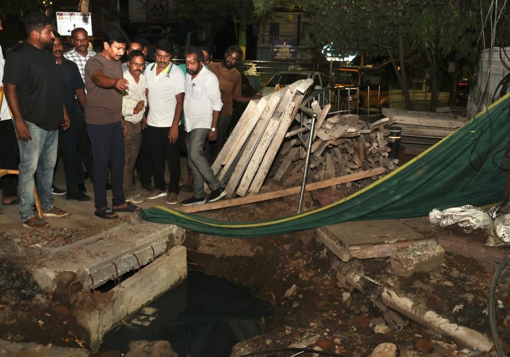 Deputy CM inspected rainwater drainage works at midnight!