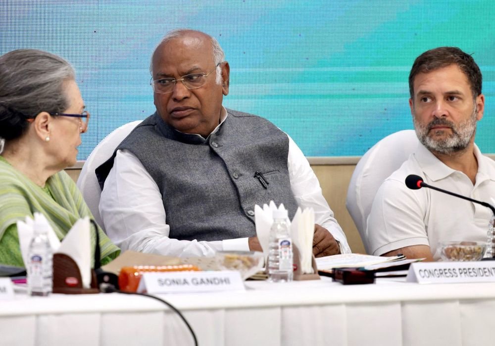 Youth Congress leader arrested: Mallikarjuna Kharge condemns