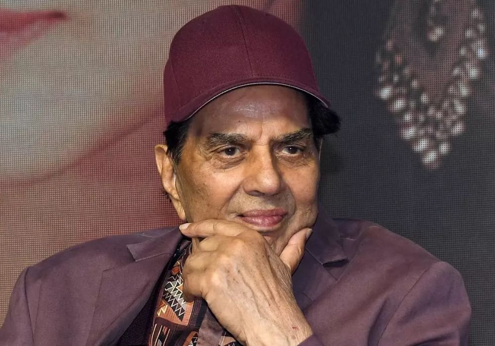 Famous Bollywood actor Dharmendra passes away