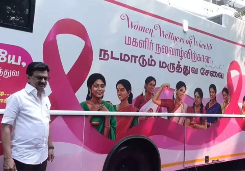 Chief Minister inspects medical vehicle for women