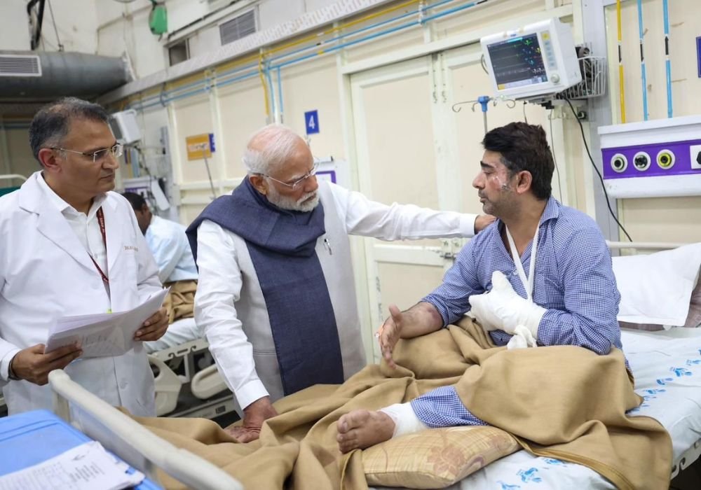 Delhi car blast - PM Modi visit and condolence