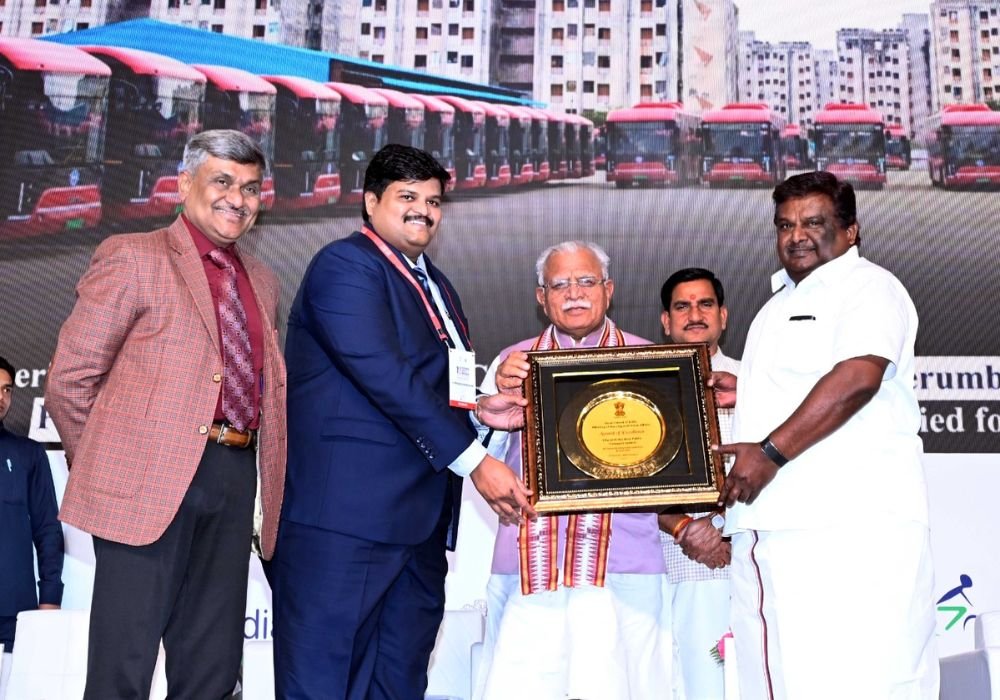 TN CM praises Chennai Transport Corporation for winning National Award