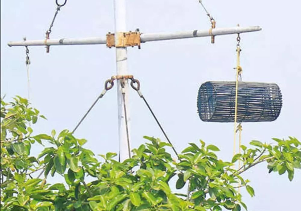Cyclone warning pole number 3 hoisted at Thoothukudi port