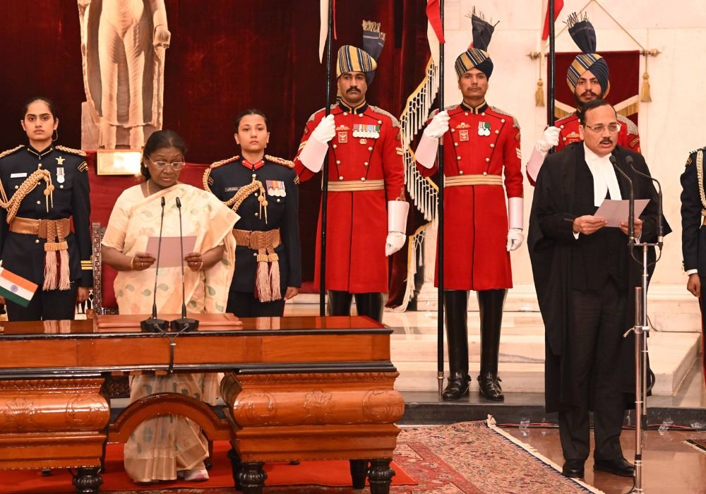 Suryakanth takes oath as the country's 53rd Chief Justice