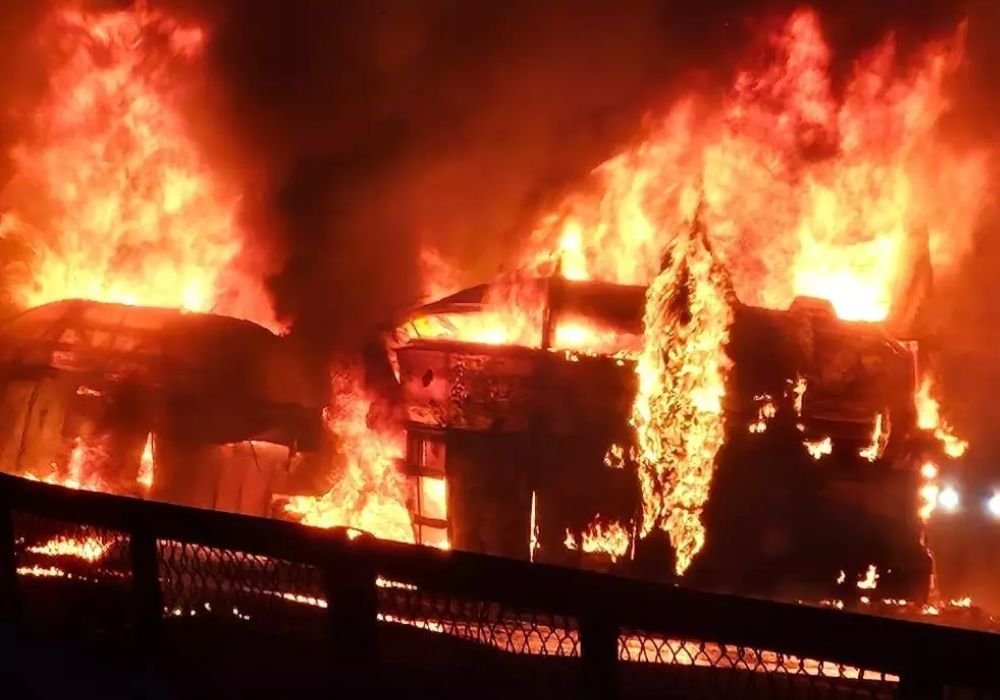 Bus catches fire in Karnataka, 17 people die in horrific accident