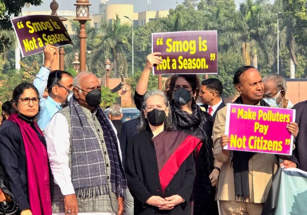 Delhi air pollution: Opposition parties protest in Parliament