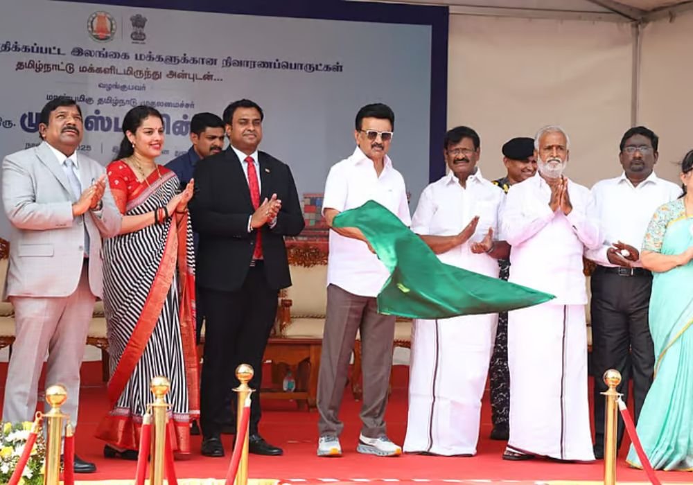 CM sent relief supplies to Sri Lanka by ship!