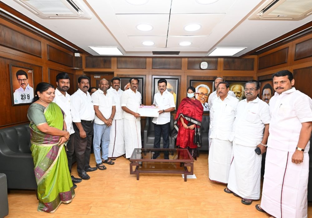Manickaraja join DMK in presence of the CM.
