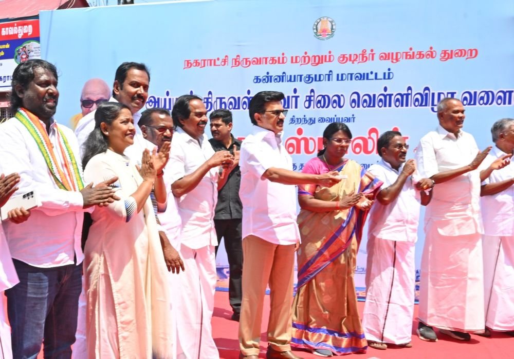 Entrance to Thiruvalluvar statue in Kumari is opened for the silver jubilee!