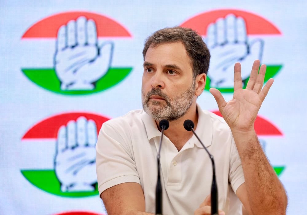 I stand with the workers - Rahul Gandhi