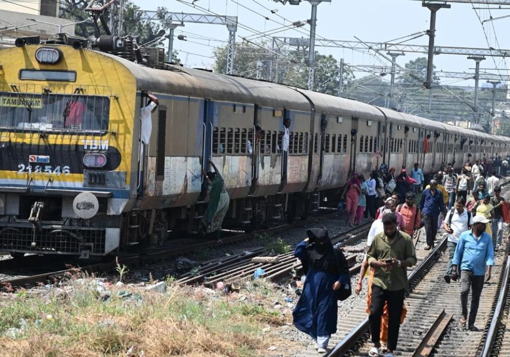 Suburban train service affect in Chennai for 2-nd day